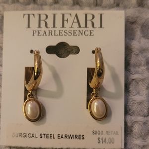 GOLD AND PEARL EARRINGS